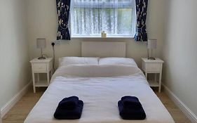 Cheerful, Cosy, One Bedroom Home With Patio And Parking